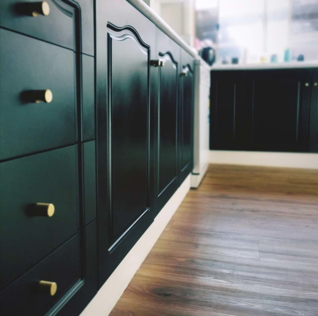 'How To' Paint your Kitchen Cabinets