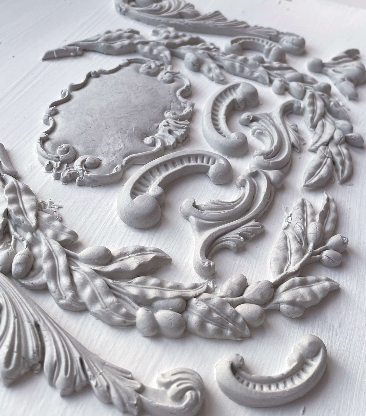 Olive Crest Decor Mould - IOD Mould